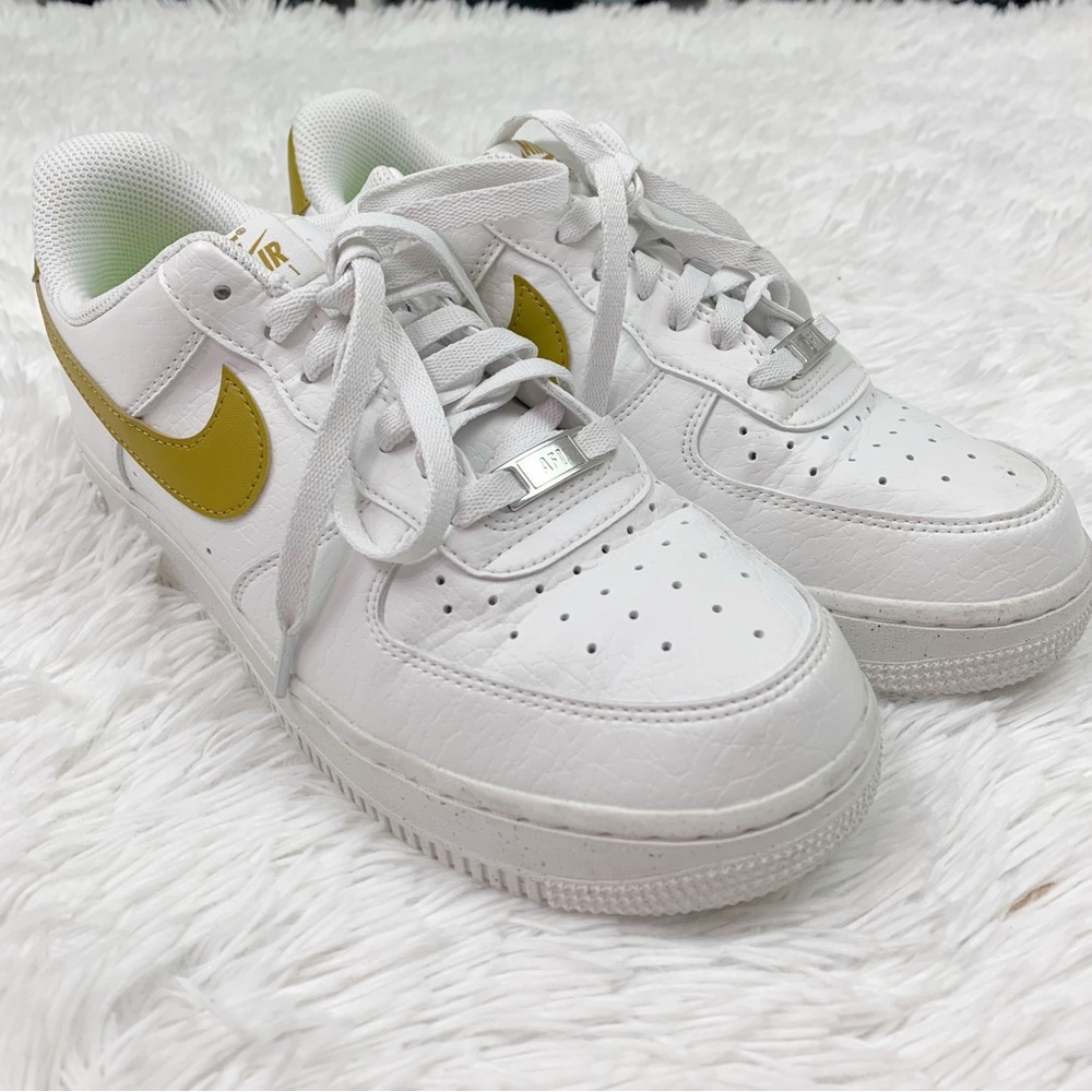 Nike Air Force 1 '07 SE‎ Low Bronzine W women's size 8.5 white and gold
